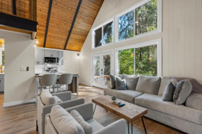 Modern & cozy, newly renovated cabin by Hood Canal